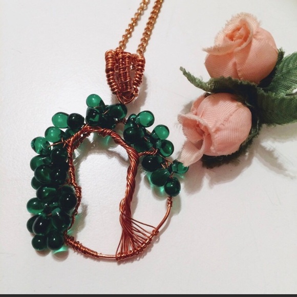 Green grape vine wire wrapped pendant necklace - Picture 1 of 1